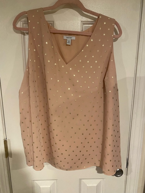 Nine West Tops - Nine West Blush Pink Sleeveless V-Neck Top with Gold Foil Dots